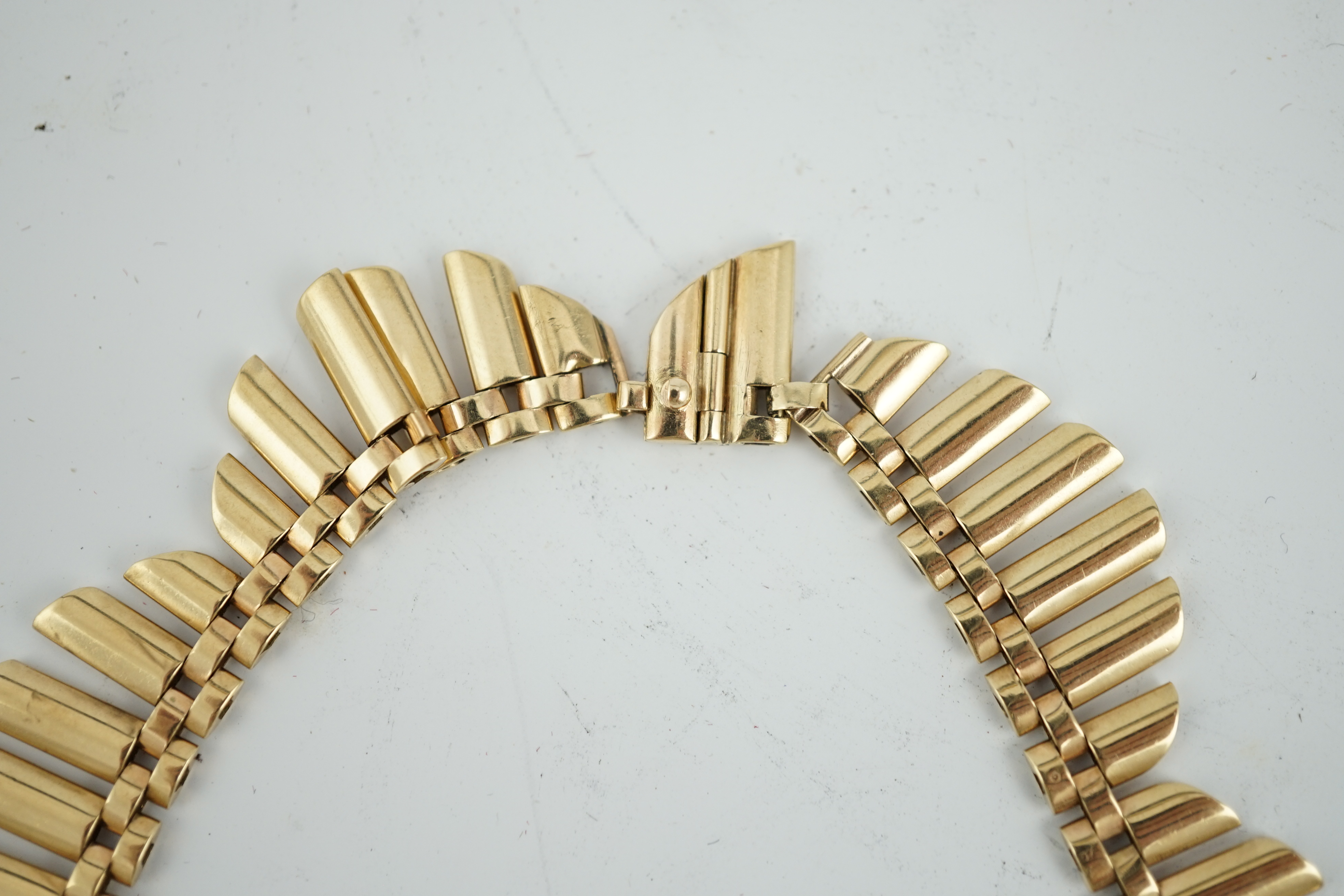 A 1970's 9ct gold fringe necklace